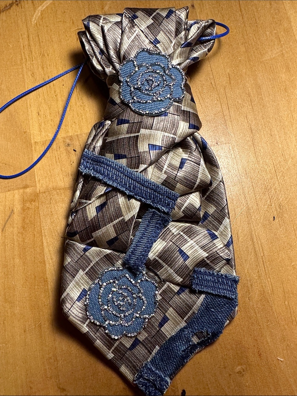 Arrow Blue and Brown Patterned Floral Appliqué Necklace Tie with Bluejean Fun